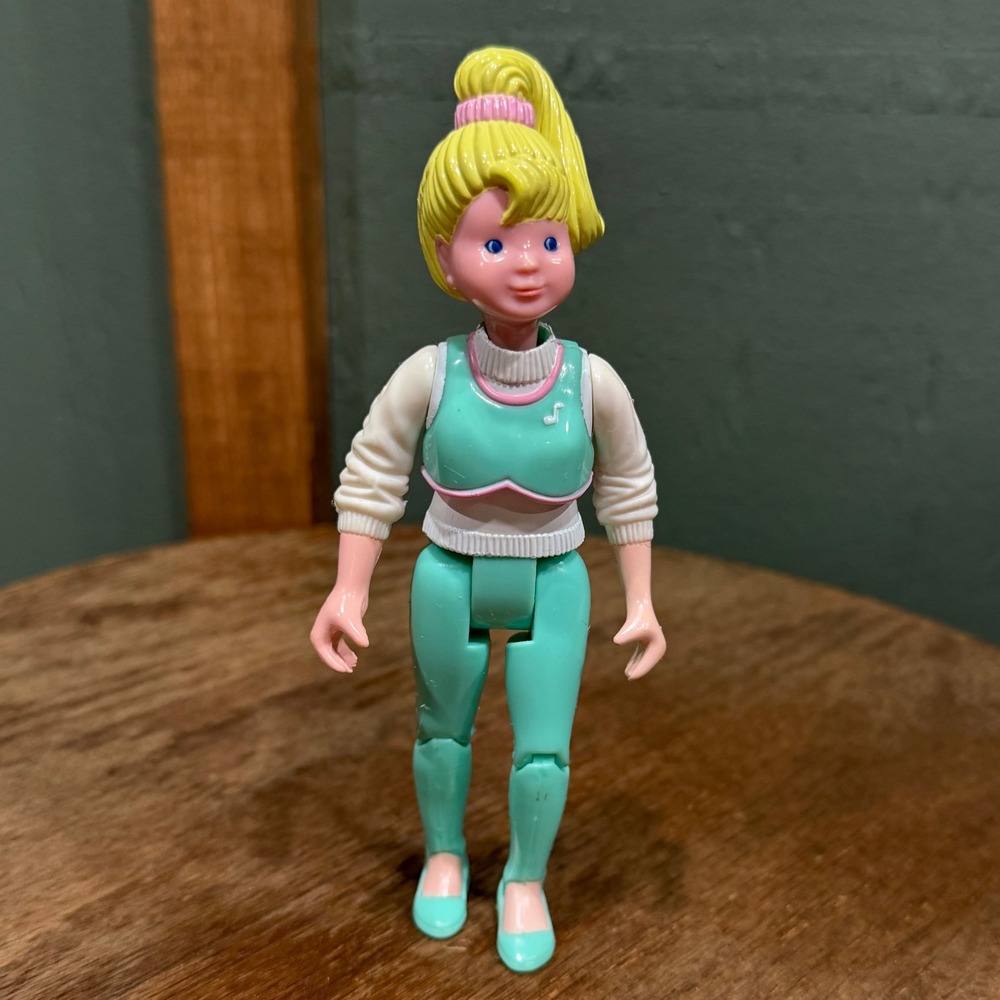 Fisher-Price Loving Family 1994 Blonde Teen Sister Babysitter Dollhouse Figure